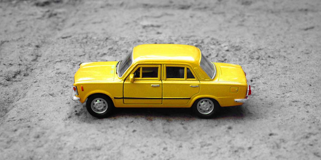 Keltainen auto