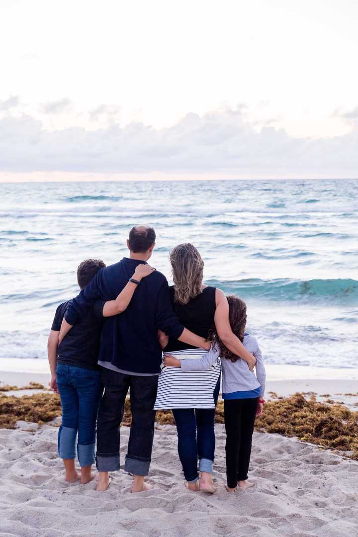 Familie på stranden.