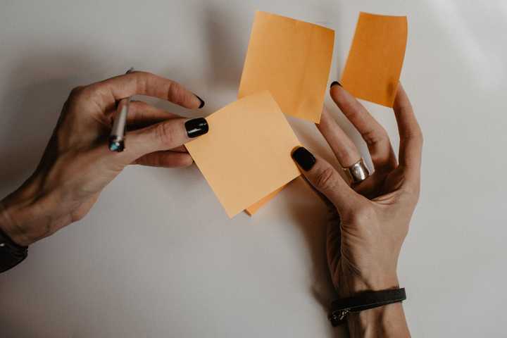 Post-it-lappujen kirjoittaminen