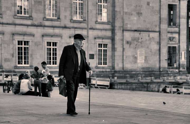 Den gamle mand går