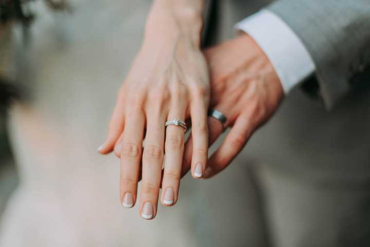 Aviopari ja sormukset