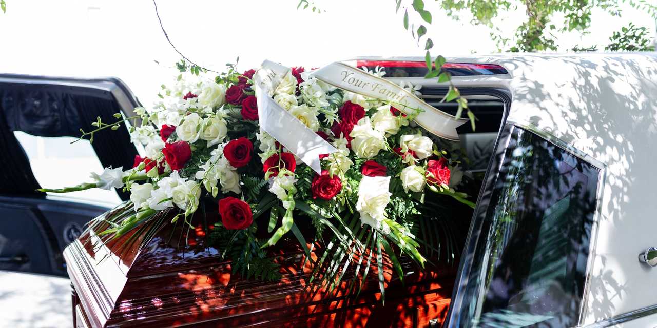 Begravningskista i bil