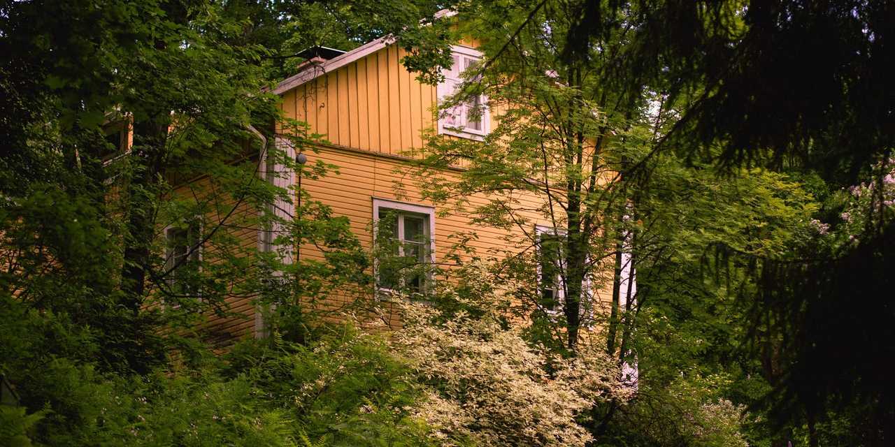 Keltainen puutalo
