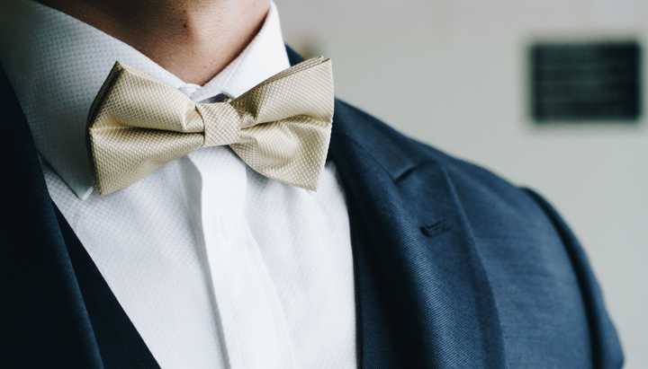 Klädkod mörk kostym till bröllop